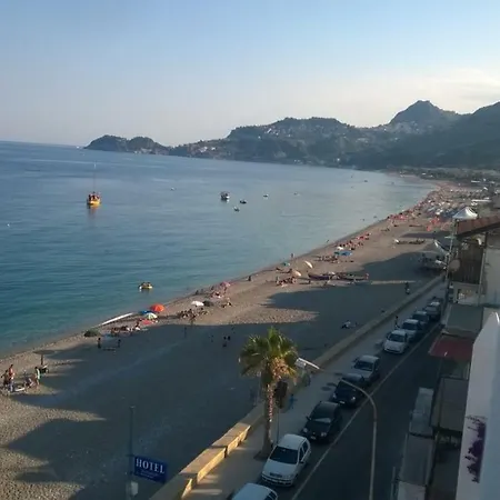 Appartamento Locazione Turistica F.g. Rando Letojanni